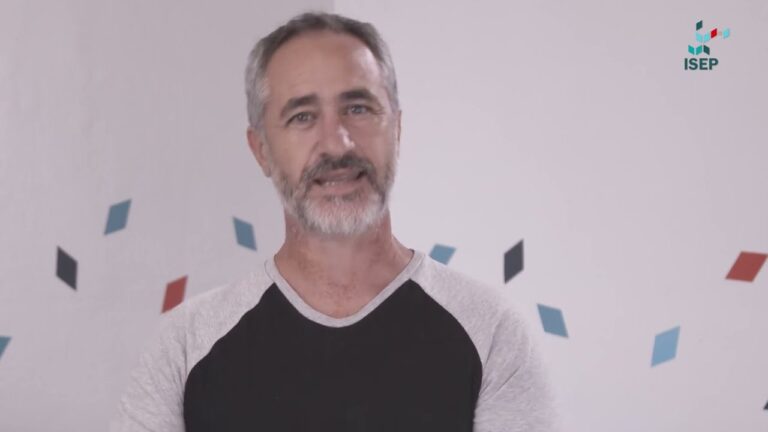 Alfabetizaci&oacute;n Medi&aacute;tica: Potenciando la Educaci&oacute;n en Tecnolog&iacute;a